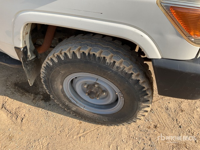 2018 Toyota Land Cruiser 78R 4x4 SUV - Terepjáró/ SUV: 4 kép. 2018 Toyota Land Cruiser 78R 4x4 SUV - Terepjáró/ SUV: 4 kép.