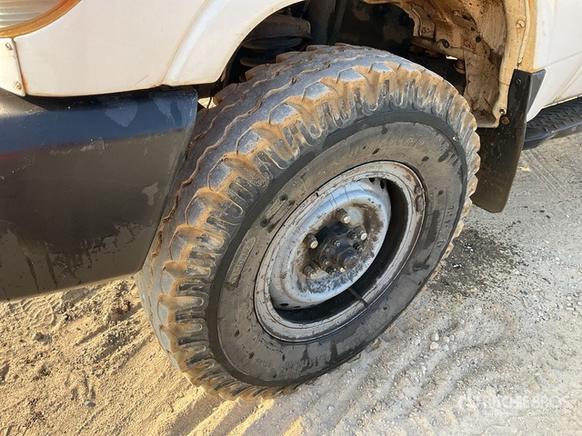 2018 Toyota Land Cruiser 78R 4x4 SUV - Terepjáró/ SUV: 5 kép. 2018 Toyota Land Cruiser 78R 4x4 SUV - Terepjáró/ SUV: 5 kép.