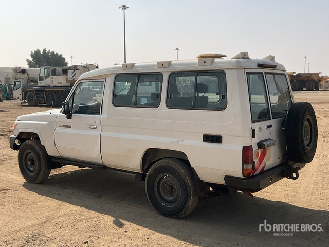 2018 Toyota Land Cruiser 78R 4x4 SUV - Terepjáró/ SUV: 3 kép. 2018 Toyota Land Cruiser 78R 4x4 SUV - Terepjáró/ SUV: 3 kép.