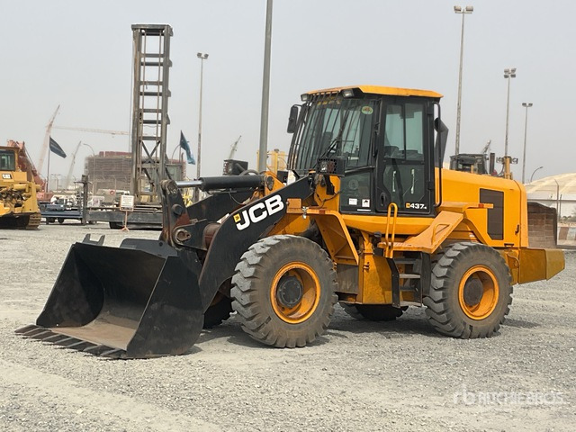 2019 JCB 437-4 Wheel Loader - Gumikerekes homlokrakodó: 2 kép. 2019 JCB 437-4 Wheel Loader - Gumikerekes homlokrakodó: 2 kép.