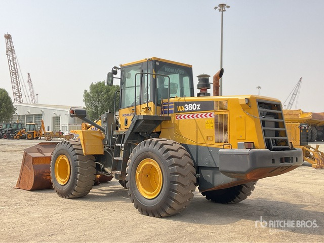 2019 Komatsu WA380Z-6 - Gumikerekes homlokrakodó: 3 kép. 2019 Komatsu WA380Z-6 - Gumikerekes homlokrakodó: 3 kép.