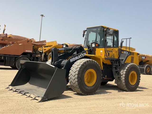 2019 Komatsu WA380Z-6 - Gumikerekes homlokrakodó: 2 kép. 2019 Komatsu WA380Z-6 - Gumikerekes homlokrakodó: 2 kép.