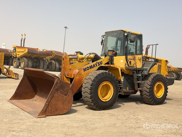 2019 Komatsu WA380Z-6 - Gumikerekes homlokrakodó: 2 kép. 2019 Komatsu WA380Z-6 - Gumikerekes homlokrakodó: 2 kép.