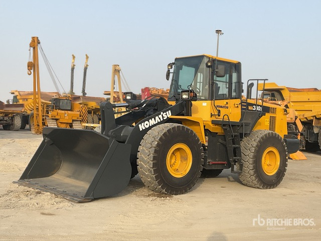 2019 Komatsu WA380Z-6 - Gumikerekes homlokrakodó: 2 kép. 2019 Komatsu WA380Z-6 - Gumikerekes homlokrakodó: 2 kép.