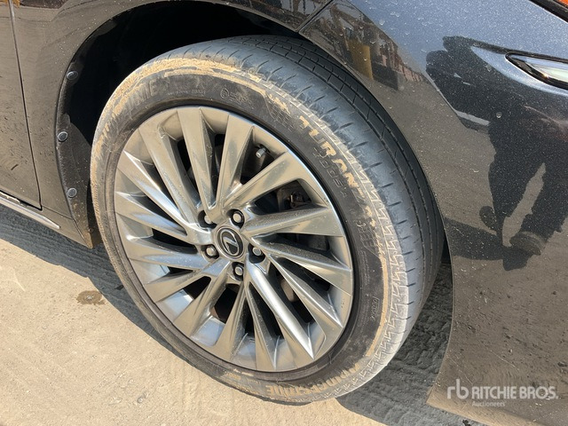 2019 Lexus ES350 Automobile - Autó: 5 kép. 2019 Lexus ES350 Automobile - Autó: 5 kép.