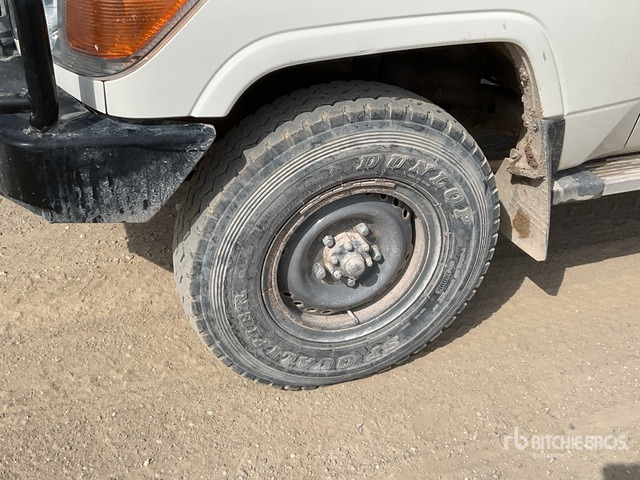 2019 Toyota Land Cruiser 76L 4x4 SUV - Terepjáró/ SUV: 5 kép. 2019 Toyota Land Cruiser 76L 4x4 SUV - Terepjáró/ SUV: 5 kép.