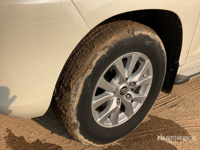 2019 Toyota Land Cruiser GXR- 200L 4x4 SUV - Terepjáró/ SUV: 5 kép. 2019 Toyota Land Cruiser GXR- 200L 4x4 SUV - Terepjáró/ SUV: 5 kép.