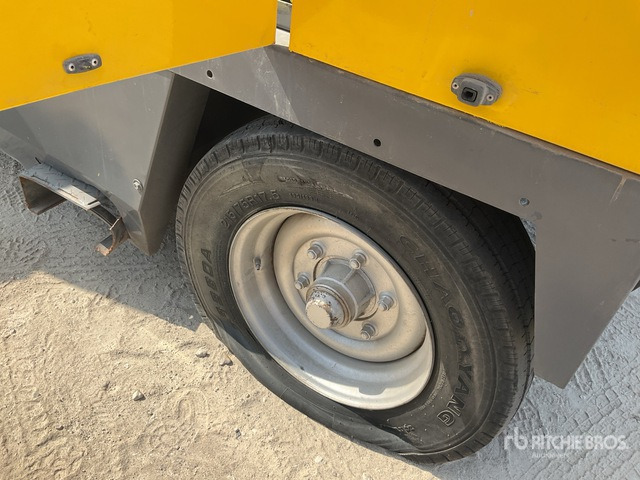 2020 Atlas Copco XRVS1350 CD Mobile Air Compressor - Légkompresszor: 5 kép. 2020 Atlas Copco XRVS1350 CD Mobile Air Compressor - Légkompresszor: 5 kép.