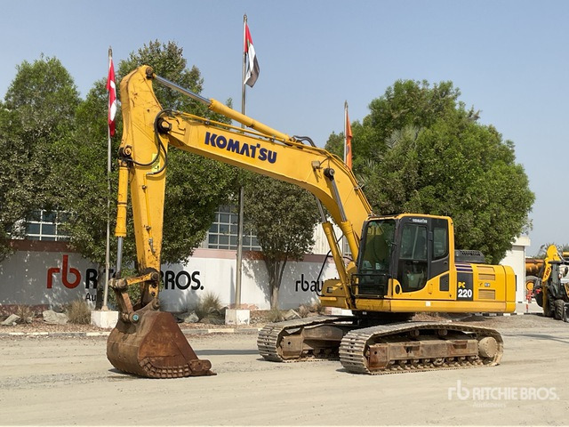 2020 Komatsu PC220-8M0 Tracked Excavator - Lánctalpas kotró: 1 kép. 2020 Komatsu PC220-8M0 Tracked Excavator - Lánctalpas kotró: 1 kép.
