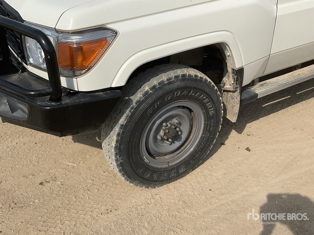 2021 Toyota Land Cruiser 76L 4x4 SUV - Terepjáró/ SUV: 5 kép. 2021 Toyota Land Cruiser 76L 4x4 SUV - Terepjáró/ SUV: 5 kép.