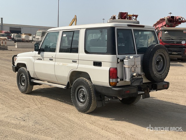 2021 Toyota Land Cruiser 76L 4x4 SUV - Terepjáró/ SUV: 3 kép. 2021 Toyota Land Cruiser 76L 4x4 SUV - Terepjáró/ SUV: 3 kép.