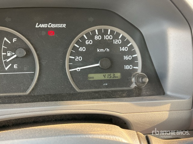 2023 Toyota Land Cruiser 79L 4x4 Crew Cab Pickup - Pickup: 2 kép. 2023 Toyota Land Cruiser 79L 4x4 Crew Cab Pickup - Pickup: 2 kép.