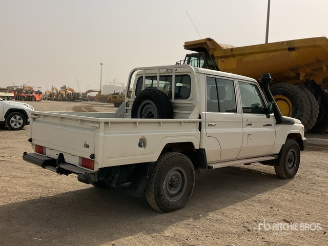 2023 Toyota Land Cruiser 79L 4x4 Crew Cab Pickup - Pickup: 5 kép. 2023 Toyota Land Cruiser 79L 4x4 Crew Cab Pickup - Pickup: 5 kép.