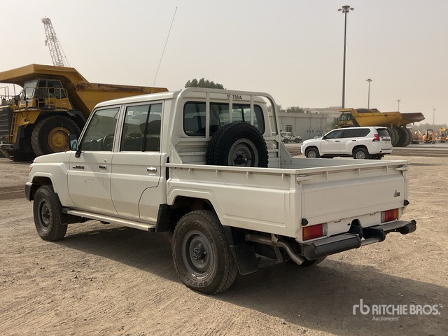 2023 Toyota Land Cruiser 79L 4x4 Crew Cab Pickup - Pickup: 3 kép. 2023 Toyota Land Cruiser 79L 4x4 Crew Cab Pickup - Pickup: 3 kép.