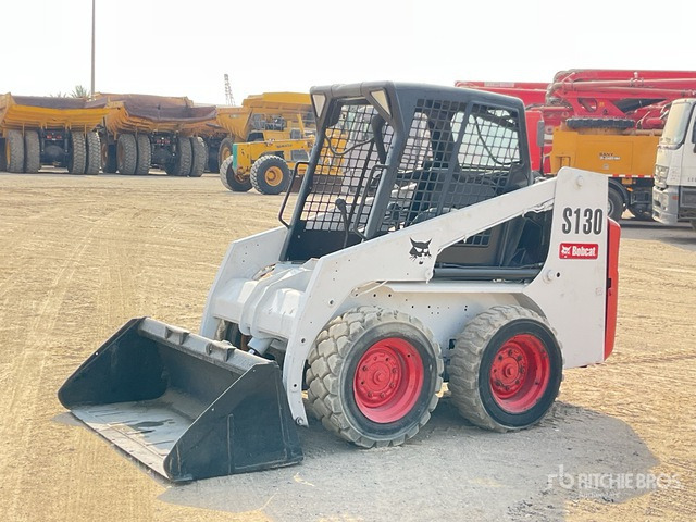 Bobcat S130 Skid Steer Loader - Mini homlokrakodó: 2 kép. Bobcat S130 Skid Steer Loader - Mini homlokrakodó: 2 kép.
