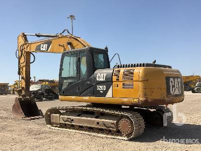 CAT 320 D - Lánctalpas kotró: 2 kép. CAT 320 D - Lánctalpas kotró: 2 kép.
