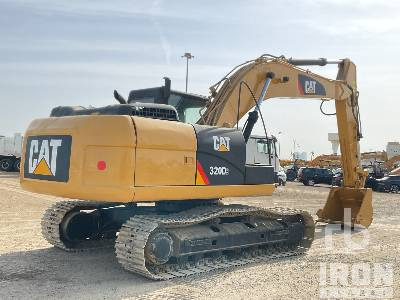 CAT 320D2 - Lánctalpas kotró: 3 kép. CAT 320D2 - Lánctalpas kotró: 3 kép.