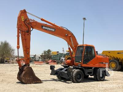 DOOSAN DX210W - Gumikerekes kotró: 1 kép. DOOSAN DX210W - Gumikerekes kotró: 1 kép.