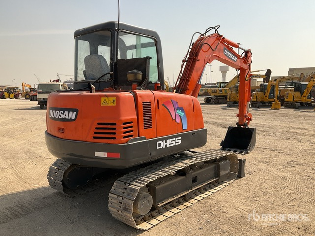 Doosan DH55-V Tracked Excavator - Lánctalpas kotró: 3 kép. Doosan DH55-V Tracked Excavator - Lánctalpas kotró: 3 kép.