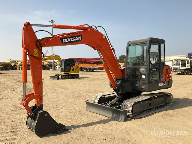 Doosan DH55-V Tracked Excavator - Lánctalpas kotró: 2 kép. Doosan DH55-V Tracked Excavator - Lánctalpas kotró: 2 kép.