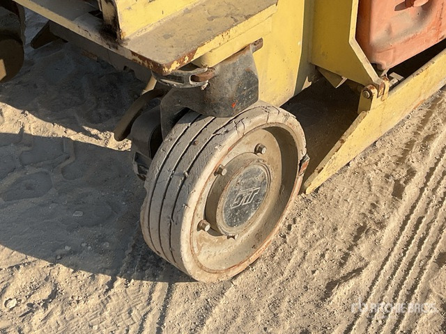 JLG 2646ES Scissor Lift - Ollós emelő: 4 kép. JLG 2646ES Scissor Lift - Ollós emelő: 4 kép.