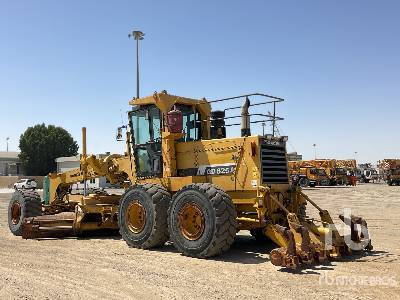 KOMATSU GD825A-2 - Gréder: 2 kép. KOMATSU GD825A-2 - Gréder: 2 kép.