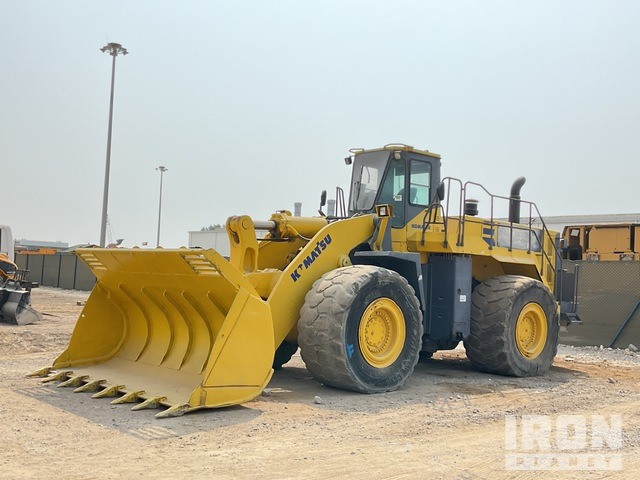 Komatsu WA600-6 Wheel Loader - Gumikerekes homlokrakodó: 2 kép. Komatsu WA600-6 Wheel Loader - Gumikerekes homlokrakodó: 2 kép.