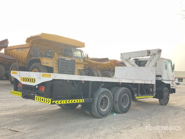 Nissan TF20 - Platós teherautó, Darus autó: 4 kép. Nissan TF20 - Platós teherautó, Darus autó: 4 kép.