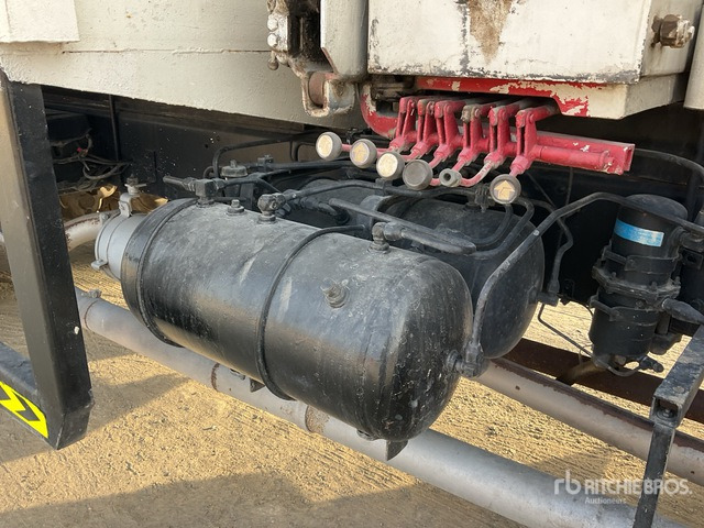 Nissan TF20 - Platós teherautó, Darus autó: 5 kép. Nissan TF20 - Platós teherautó, Darus autó: 5 kép.