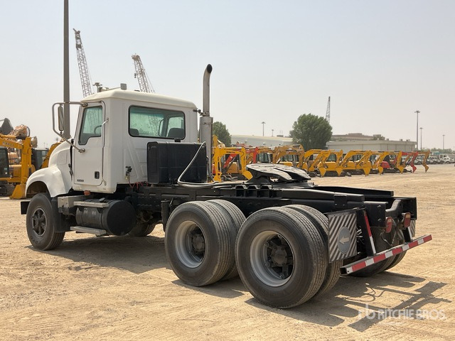 2005 Mack Granite CV713 6x4 T/A Day Cab Truck Tractor - Nyergesvontató: 4 kép. 2005 Mack Granite CV713 6x4 T/A Day Cab Truck Tractor - Nyergesvontató: 4 kép.