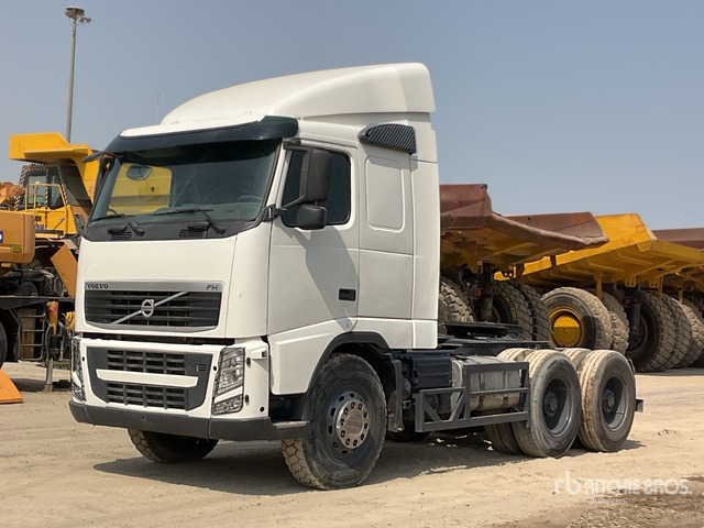 2014 Volvo FH 6x4 T/A Sleeper Truck Tractor - Nyergesvontató: 2 kép. 2014 Volvo FH 6x4 T/A Sleeper Truck Tractor - Nyergesvontató: 2 kép.