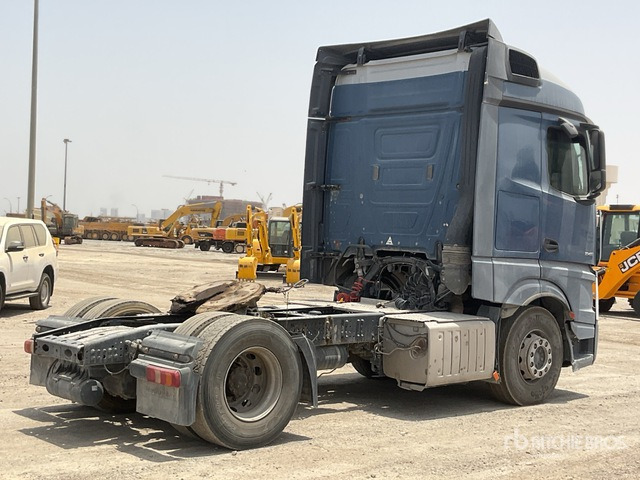 2015 Mercedes-Benz Actros 1845LS 4x2 S/A Sleeper Truck Tractor - Nyergesvontató: 4 kép. 2015 Mercedes-Benz Actros 1845LS 4x2 S/A Sleeper Truck Tractor - Nyergesvontató: 4 kép.