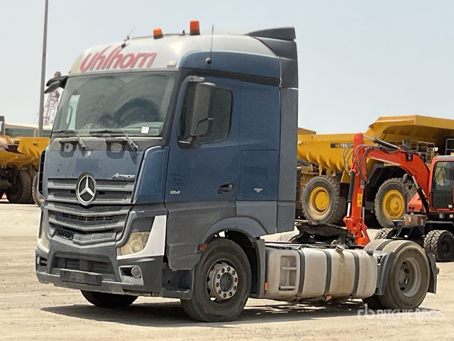 2015 Mercedes-Benz Actros 1845LS 4x2 S/A Sleeper Truck Tractor - Nyergesvontató: 2 kép. 2015 Mercedes-Benz Actros 1845LS 4x2 S/A Sleeper Truck Tractor - Nyergesvontató: 2 kép.