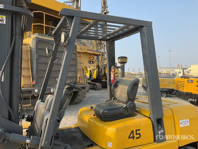 TCM Forklift - Villás targonca: 5 kép. TCM Forklift - Villás targonca: 5 kép.