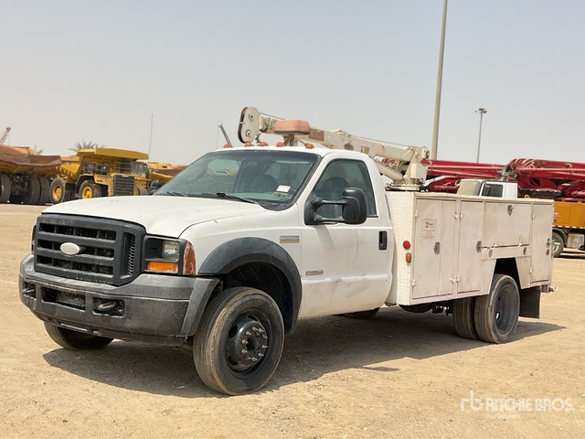 2006 Ford F550XL SUPER DUTY 4x2 Service Truck - Többcélú/ Speciális jármű: 1 kép. 2006 Ford F550XL SUPER DUTY 4x2 Service Truck - Többcélú/ Speciális jármű: 1 kép.