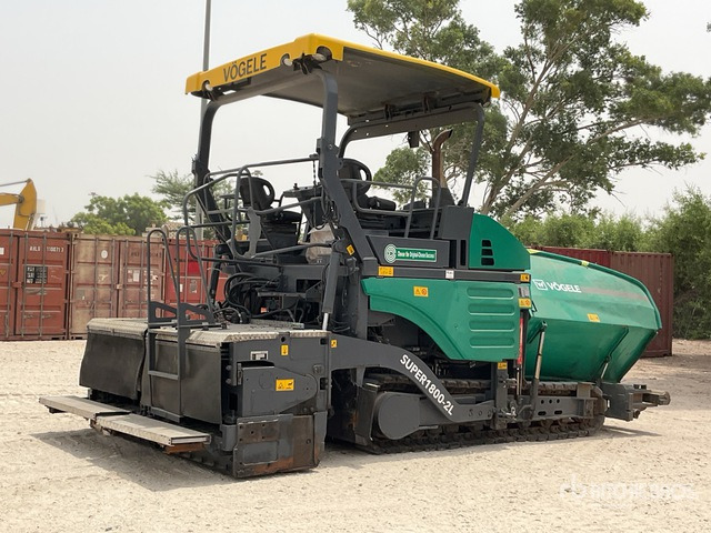 Vogele SUPER 1800-2L - Útburkológép: 3 kép. Vogele SUPER 1800-2L - Útburkológép: 3 kép.