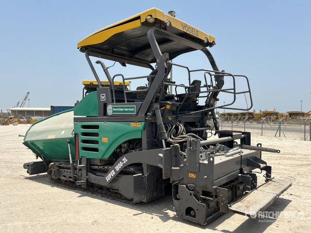 Vogele SUPER 1800-2L - Útburkológép: 3 kép. Vogele SUPER 1800-2L - Útburkológép: 3 kép.