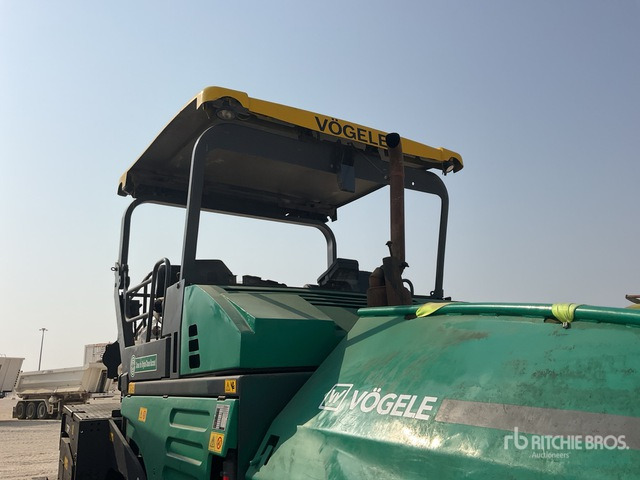 Vogele SUPER 1800-2L - Útburkológép: 5 kép. Vogele SUPER 1800-2L - Útburkológép: 5 kép.