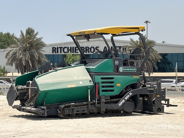 Vogele SUPER 1800-2L - Útburkológép: 1 kép. Vogele SUPER 1800-2L - Útburkológép: 1 kép.