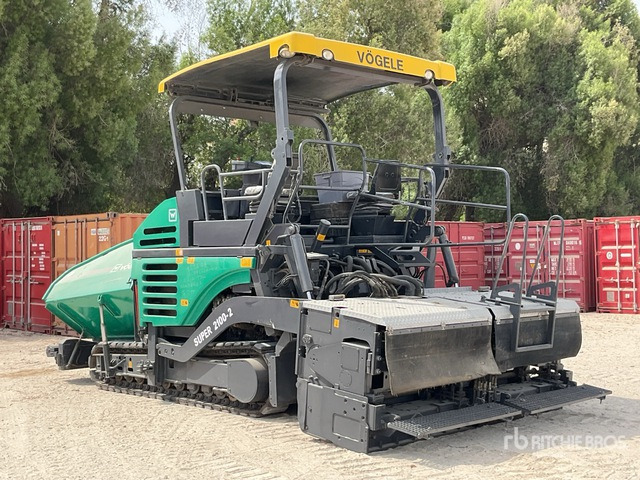 Vogele SUPER 2100-2 - Útburkológép: 3 kép. Vogele SUPER 2100-2 - Útburkológép: 3 kép.