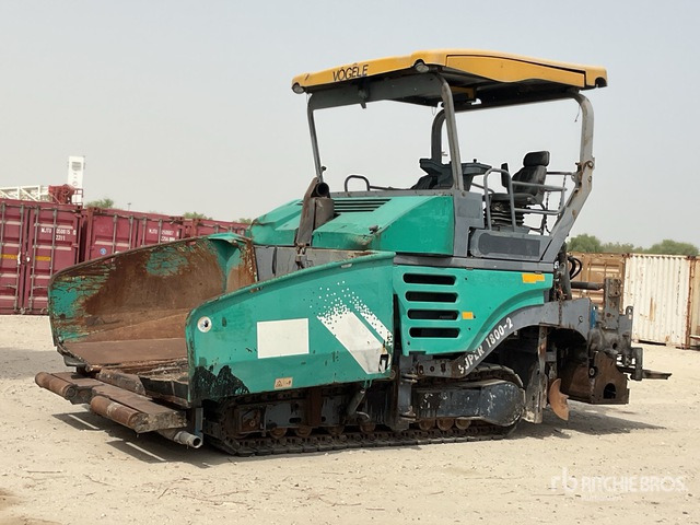 Vogele Super 1800-2 - Útburkológép: 1 kép. Vogele Super 1800-2 - Útburkológép: 1 kép.