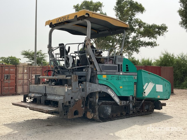 Vogele Super 1800-2 - Útburkológép: 4 kép. Vogele Super 1800-2 - Útburkológép: 4 kép.