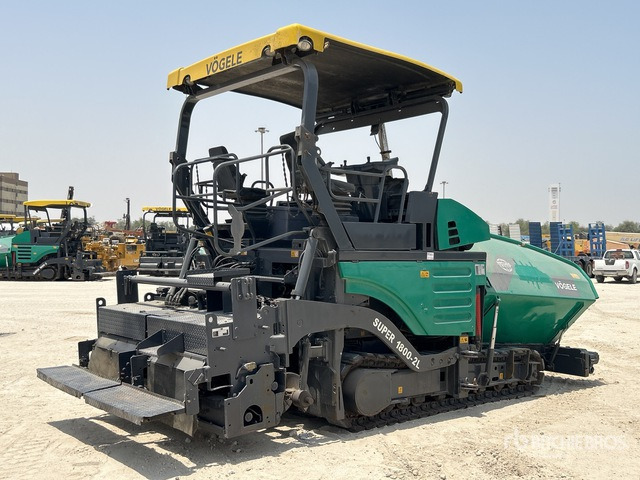 Vogele Super 1800-2L - Útburkológép: 4 kép. Vogele Super 1800-2L - Útburkológép: 4 kép.