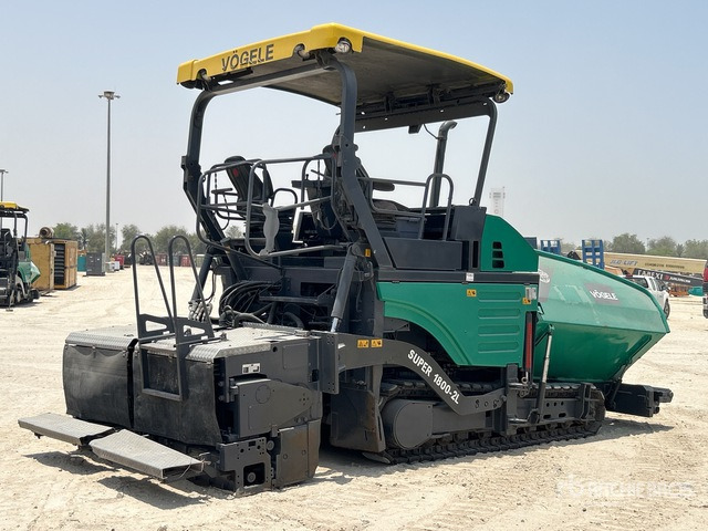 Vogele Super 1800-2L - Útburkológép: 3 kép. Vogele Super 1800-2L - Útburkológép: 3 kép.