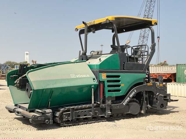 Vogele Super S1800-2 - Útburkológép: 2 kép. Vogele Super S1800-2 - Útburkológép: 2 kép.