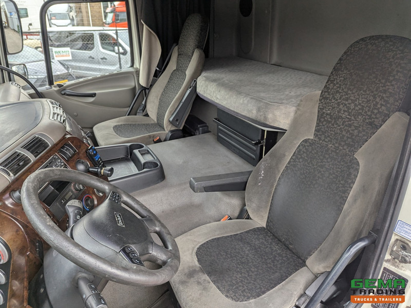 DAF CF85.410 4x2 Spacecab Euro5 - Geïsoleerde bak 7.6m - Laadklep 1500kg - Reservewiel - Dobozos felépítményű teherautó: 5 kép. DAF CF85.410 4x2 Spacecab Euro5 - Geïsoleerde bak 7.6m - Laadklep 1500kg - Reservewiel - Dobozos felépítményű teherautó: 5 kép.
