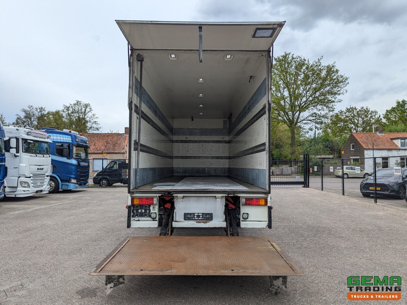 DAF CF85.410 4x2 Spacecab Euro5 - Geïsoleerde bak 7.6m - Laadklep 1500kg - Reservewiel - Dobozos felépítményű teherautó: 4 kép. DAF CF85.410 4x2 Spacecab Euro5 - Geïsoleerde bak 7.6m - Laadklep 1500kg - Reservewiel - Dobozos felépítményű teherautó: 4 kép.