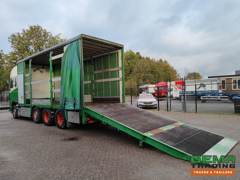 DAF FAK XF95.430 8x2 SuperSpaceCab Euro3 - CurtainSider 7.31m + Ramp 16T - MachineTransporter - 6 Persons (V558) - Autószállító teherautó: 2 kép. DAF FAK XF95.430 8x2 SuperSpaceCab Euro3 - CurtainSider 7.31m + Ramp 16T - MachineTransporter - 6 Persons (V558) - Autószállító teherautó: 2 kép.