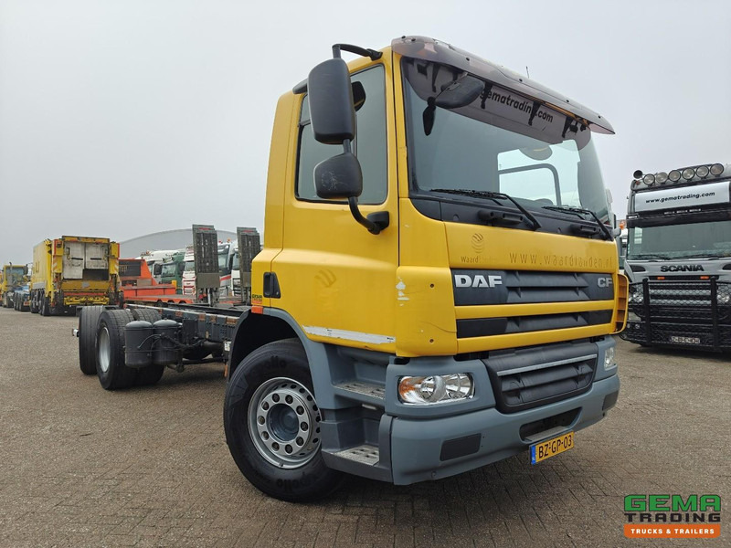 DAF FAN CF75.250 6x2/4 Dagcabine Euro5 - Retarder - ChassisCabine - Allison Automaat - SmartTacho V2 - 09/2026 APK - Alvaz teherautó: 4 kép. DAF FAN CF75.250 6x2/4 Dagcabine Euro5 - Retarder - ChassisCabine - Allison Automaat - SmartTacho V2 - 09/2026 APK - Alvaz teherautó: 4 kép.