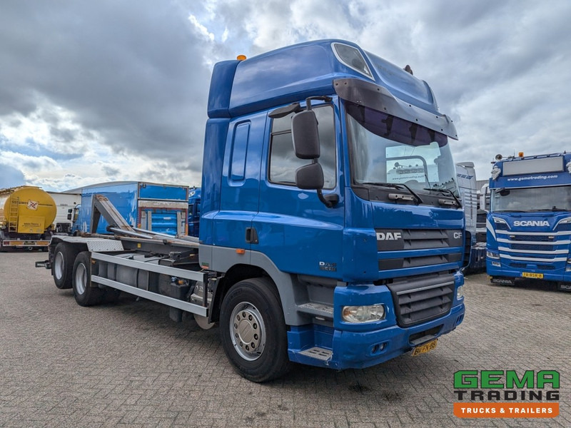 DAF FAS CF85.410 6x2 Euro5 FAS CF85.410 6x2 Spacecab Euro5 - HaakarmSysteem AJK 20T - KlapBumper - Vangmuilkoppeling - Lift-As - Horgos rakodó teherautó: 3 kép. DAF FAS CF85.410 6x2 Euro5 FAS CF85.410 6x2 Spacecab Euro5 - HaakarmSysteem AJK 20T - KlapBumper - Vangmuilkoppeling - Lift-As - Horgos rakodó teherautó: 3 kép.